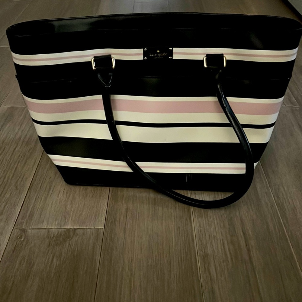 **MUST HAVE!** Kate Spade shoulder bag
